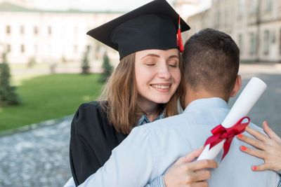 17 Ucapan Wisuda untuk Pacar yang Bikin Makin Cinta dan Bangga!