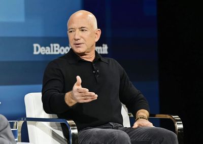 Bukan Skill, Ini Pertanyaan Aneh Bezos ke Pelamar Amazon yang Bikin HRD Mikir Keras