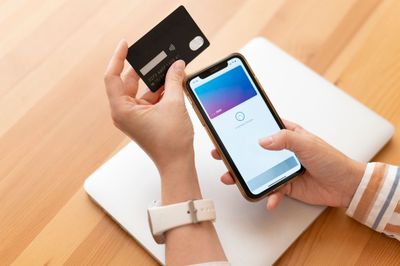 Banyak Alasan Gen Z Suka Manfaatkan E-wallet, Termasuk Kamu?