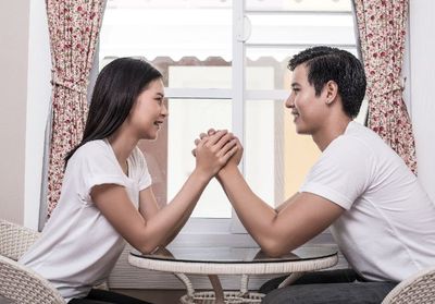 Rahasia Cinta Abadi! Ini 10 Kebiasaan yang Bikin Hubungan Kamu Langgeng sampai Tua