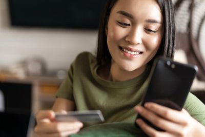 111 Caption Bahasa Inggris tentang Senyum, Singkat dan Lucu!
