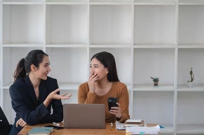 5 Zodiak Ini Keliatannya Slow tapi Tahu Semua, Salah Satunya Kamu?