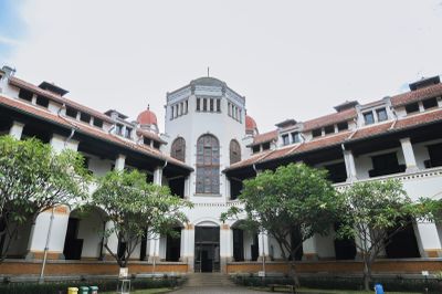 Menguak Fakta Seribu Pintu: Jejak Sejarah Kelam Lawang Sewu hingga Mitos Mistisnya