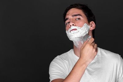 Fakta atau Mitos Mencukur Kumis Bisa Bikin Jadi Lebih Tebal dan Tumbuh Cepat?