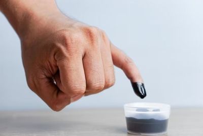 Tinta Pencoblosan Membekas di Jari, Apakah Sholatnya Sah?