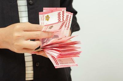 Sejarah Tunjangan Hari Raya yang Jadi Tradisi Saat Lebaran: Protes Buruh dan Strategi Politik Orde Lama
