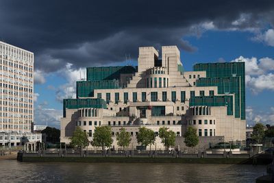 Serangan di Gedung Intelijen MI6 yang Menggemparkan Inggris pada Tahun 2000