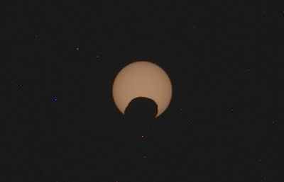 Momen Langka di Mars: Gerhana Parsial dan Bulan Berbentuk Kentang