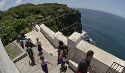 Misteri Makhluk Halus Penjaga Pura Luhur Uluwatu: Antara Mitos dan Kenyataan