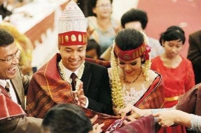 Mangulosi: Tradisi Penuh Kasih Sayang Khas Suku Batak yang Sarat Makna