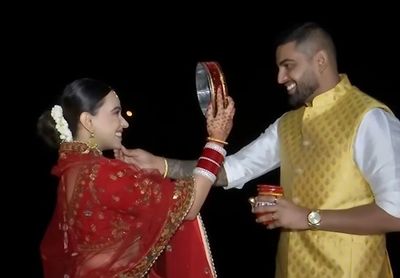 Menguak Makna Mendalam Tradisi Karva Chauth di India: Simbol Pengorbanan dan Cinta!