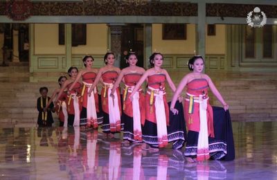 Tari Bedhaya Ladrang Mangungkung: Mengungkap Jejak Prajurit Elite Wanita di Era Mangkunegara I