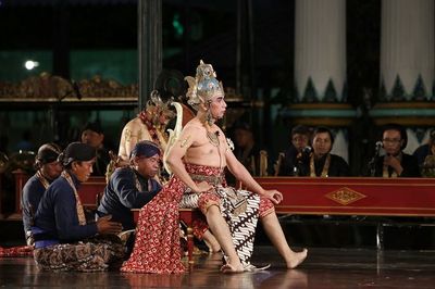 Sikep, Sentana, dan Patuh: Struktur Sosial Politik dalam Kerajaan Jawa