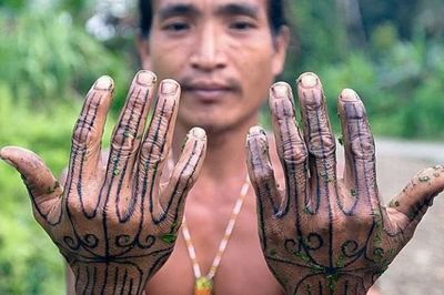 Tato Mentawai: Seni Kuno yang Nggak Luntur Dimakan Zaman