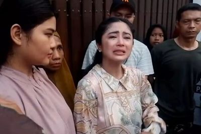Dewi Perssik Nangis Ngaku Dibentak Pak RT saat Mediasi: Saya Kurban 5 Tahun Semua Buat Warga!