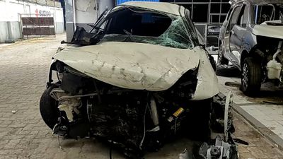 Kondisi Mobil Rendy Kjaernett Usai Alami Kecelakaan di Tol Cikampek