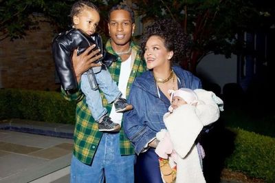 Rihanna dan A$AP Rocky Pamer Wajah Anak Kedua Mereka Bernama Riot Rose