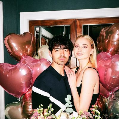 Sophie Turner Dukung Album Baru Joe Jonas, Tanda Hubungan Baik Pasca Perceraian?
