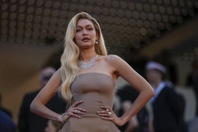 Gigi Hadid Minta Maaf Sebut Israel Satu-satunya Negara yang Menahan Anak-Anak
