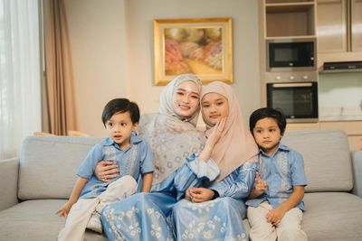 Inara Rusli Cabut Laporan Terhadap Virgoun: Fokus Mendidik Anak-anak