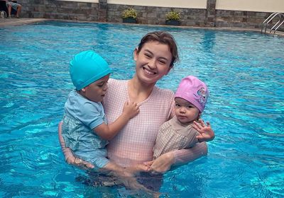 Kimberly Ryder Bagikan Momen Anak-anaknya Tunggu Bajaj di Pinggir Jalan: Ada Mobil tapi Gak Tau Dimana