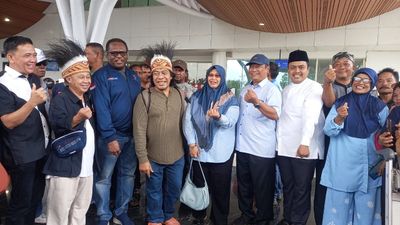 Komeng Ajak Orang Merauke Apresiasi Komedian Lokal 