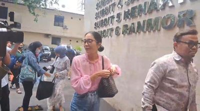 Artis Bunga Zainal Tiba di Polda Metro, Siap Diperiksa Kasus Investasi!