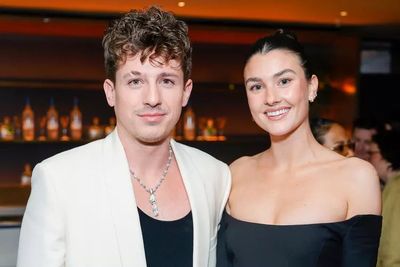 Suara Ledakan SpaceX Bikin Istri Hamil Kaget, Charlie Puth Semprot Elon Musk