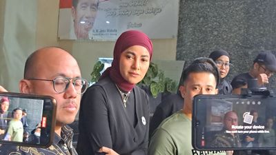Artis Olla Ramlan Tiba-tiba Datangi Polda Metro Jaya, Ada Apa?