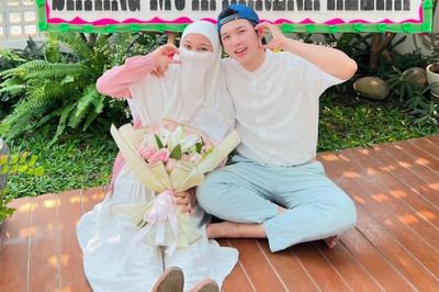 Setelah 5 Tahun Menunggu, Ustaz Dennis Lim dan Yunda Faisyah Umumkan Kehamilan Anak Kembar