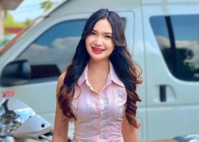 Penyanyi Terkenal Thailand Meninggal Dunia Akibat Komplikasi Setelah Pijat Leher