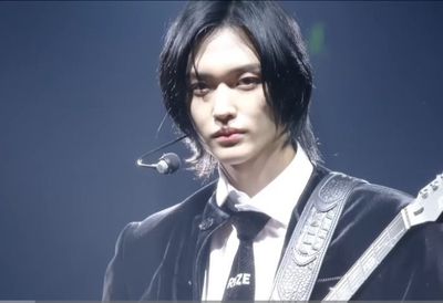 12 Idol K-Pop dengan Jago Main Alat Musik, Penampilanya Memukau