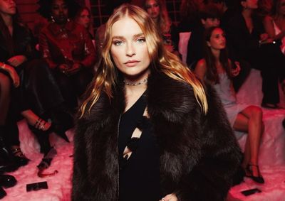 Camille Razat Umumkan Hengkang dari Emily in Paris Season 5 , Ini Alasannya!