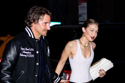 Bradley Cooper dan Gigi Hadid Dikabarkan Bertunangan, Cincin di Jari Manis Jadi Sorotan