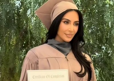 Kim Kardashian Lulus Kuliah Hukum, Siap Jadi Pengacara!