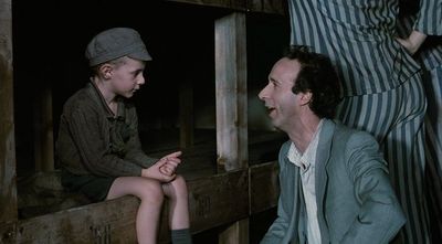 Review Life Is Beautiful (1997), Kebohongan Seorang Ayah demi Menyelamatkan Anaknya dari Kamp Konsentrasi