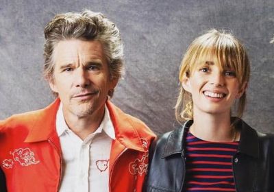 Ethan Hawke Tak Canggung Sutradarai Adegan Intim Putrinya Kandungnya di Film Wildcat