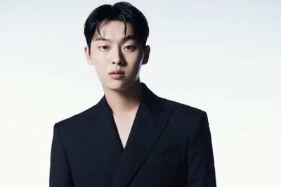 Choi Hyun Wook Pemain Twinkling Watermelon Tuai Kontroversi, Merokok dan Buang Putung Rokok Sembarangan