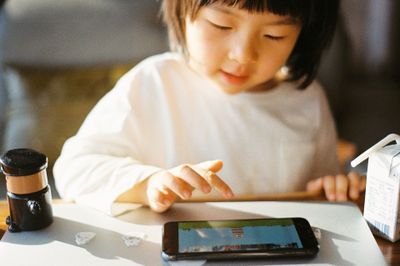 Tak Hanya Tingkatkan Imajinasi dan Kreativitas, Ini Sederet Efek Nonton Kartun Bagi Perkembangan Anak