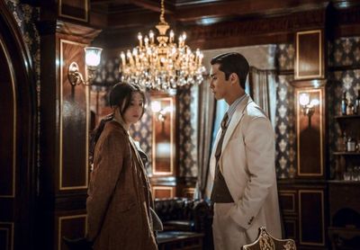 Kisah Cinta Park Seo Joon dan Han So Hee dalam Gyeongseong Creature : Tayang Desember 2023 di Netflix