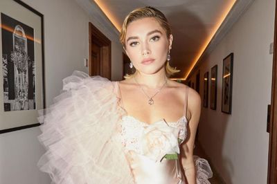 Wajah Florence Pugh Dilempar Benda Asing oleh Penonton saat Promosi Film Dune: Part Two