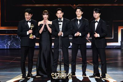 Daftar Pemenang SBS Drama Awards 2023, Siapa Nih yang Menang Desang?