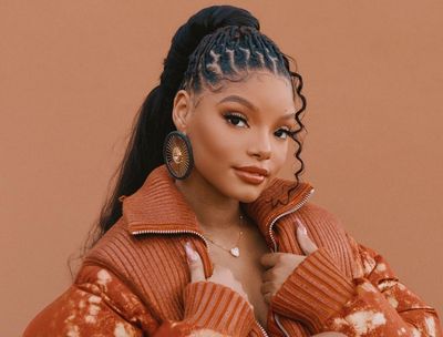 Pemeran Little Mermaid Halle Bailey Umumkan Bayi Laki-laki dengan Pacarnya DDG: Selamat Datang di Dunia Putraku
