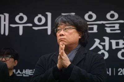 Sutradara Film Parasite , Bong Joon Ho Gelar Konferensi Pers Tuntut Investigasi Kasus Kematian Lee Sun Kyun