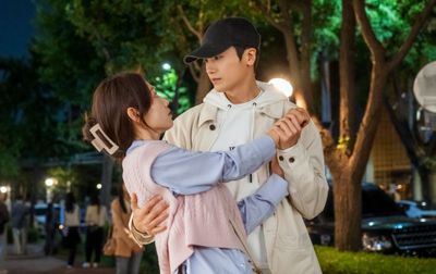 Park Shin Hye dan Park Hyung Sik Lakukan Adegan Pelukan dan Jadi Lebih Dekat di Doctor Slump Episode 4