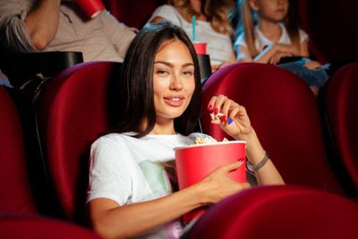 Asyik! Nyoblos Berhadiah Tiket Nonton Gratis di Bioskop Bagi Pemilih Pemula dari Polres Sumenep