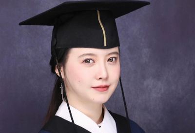 Koo Hye Sun Raih Gelar Summa Cum Laude usai Kuliah 13 Tahun