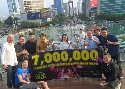 Agak Laen Raih 7 Juta Penonton, Para Aktor Bertransformasi Jadi Manusia Silver di Bundaran HI