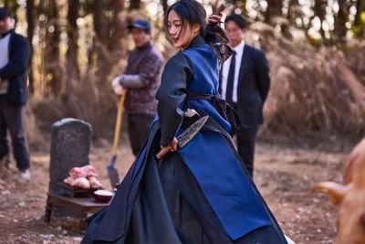 Bermain di Film Horor Exhuma , Kim Go Eun Ceritakan Cara Ia Sukses Perankan Dukun dan Pelajari Ritual Daesal Gut