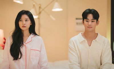 Cuplikan Queen of Tears Episode 6, Kim Soo Hyun dan Kim Ji Won Nikmati Bulan Madu Kedua